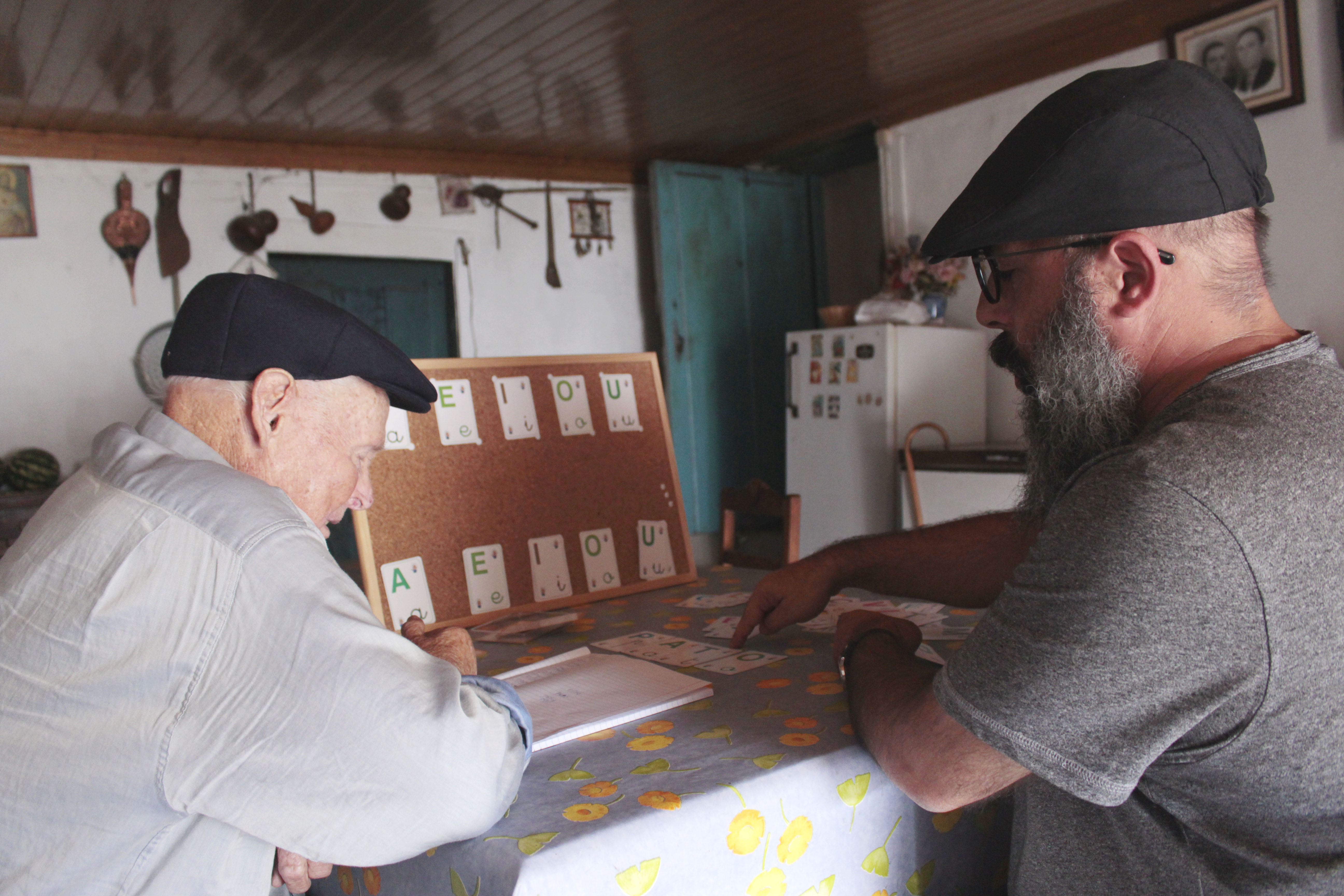 José Joaquim das Neves está aprender a ler aos 93 anos Rádio Brigantia