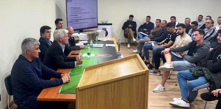 Curso de Treinador de Futebol UEFA B – Grau 2, vai ser exigido para treinar futebol de 11 na AF Bragança